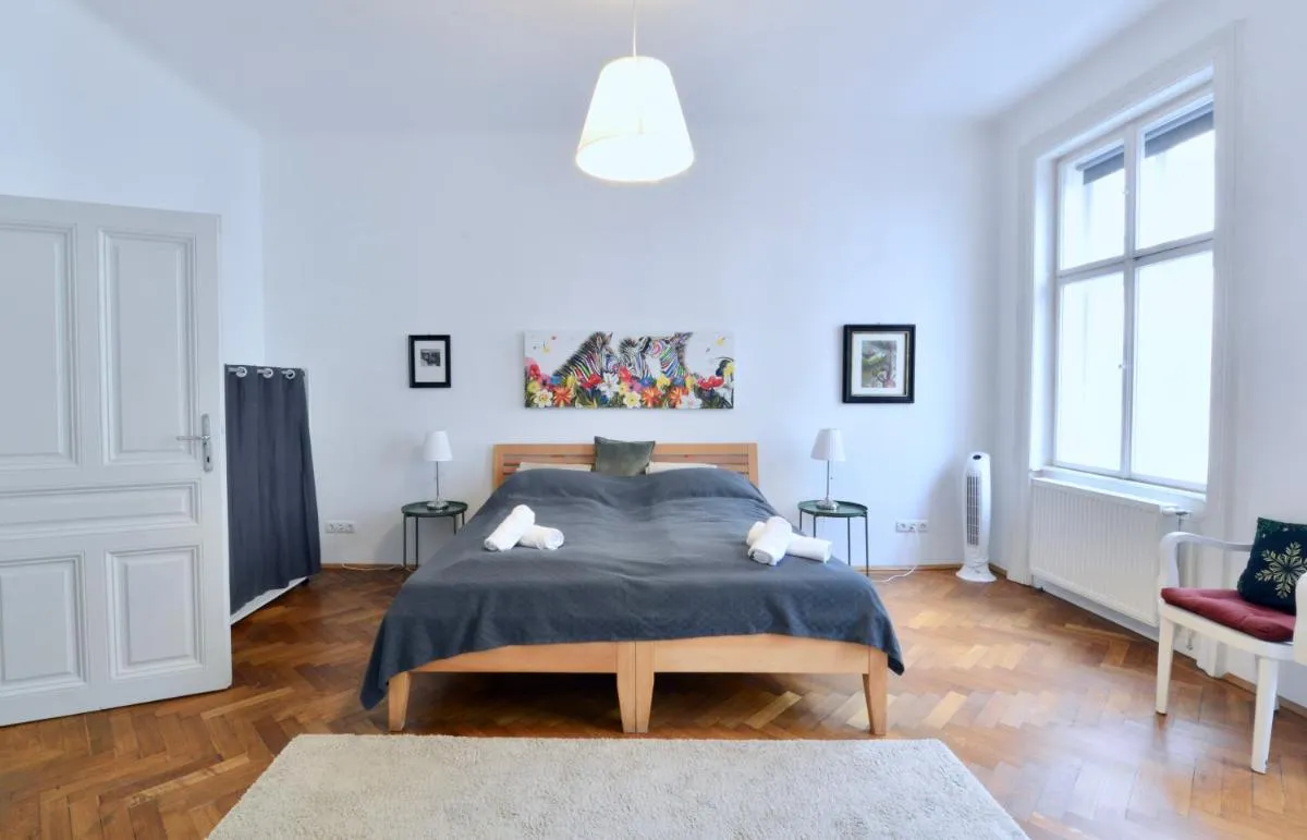 Central & Charming Viennese Flat - 2