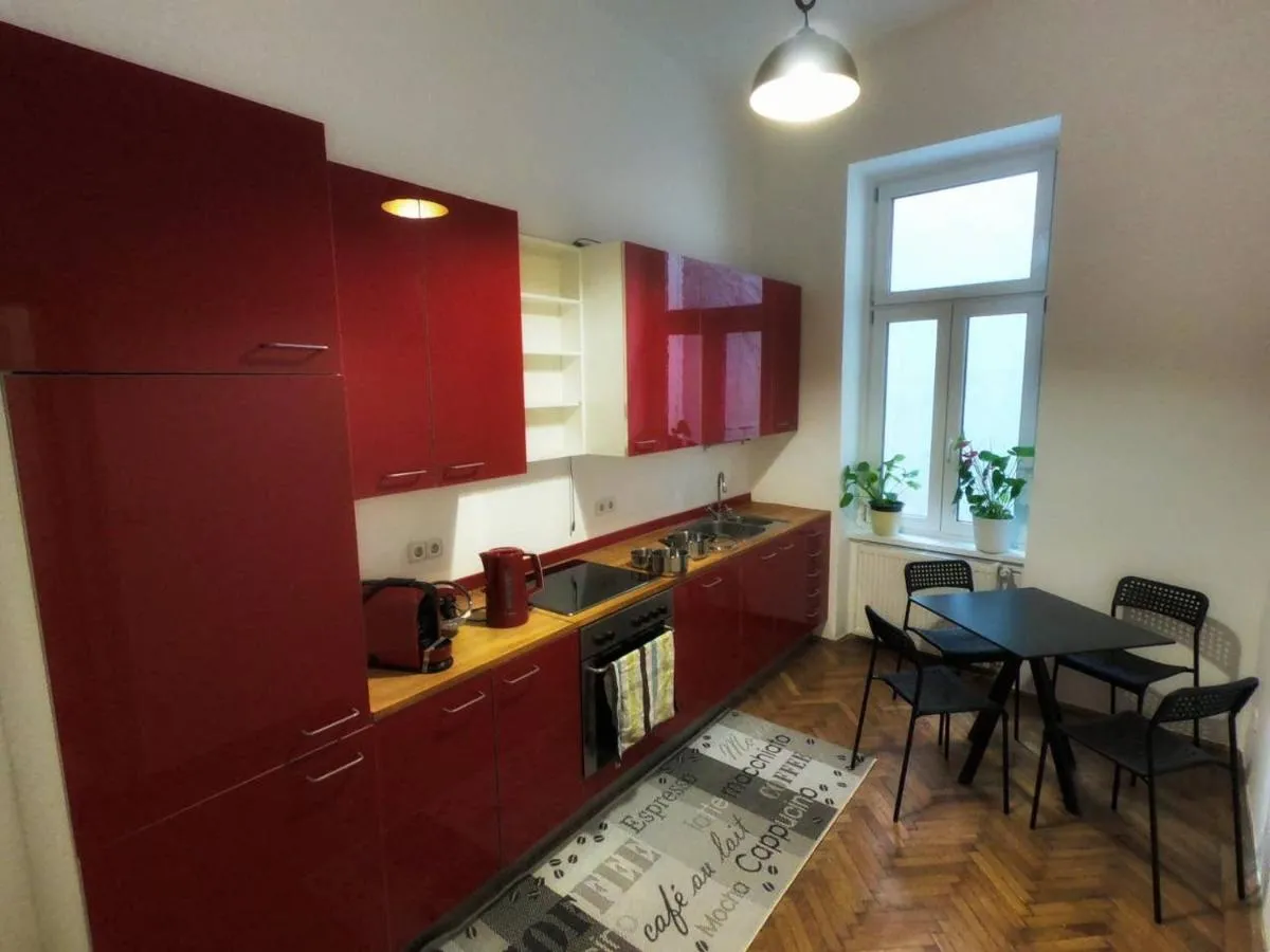 Centrally-Located authentic apartment - 2