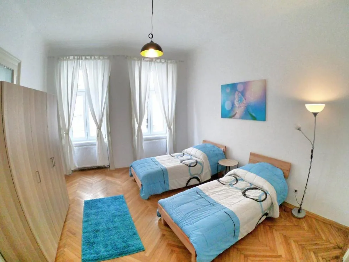 Centrally-Located authentic apartment - 3
