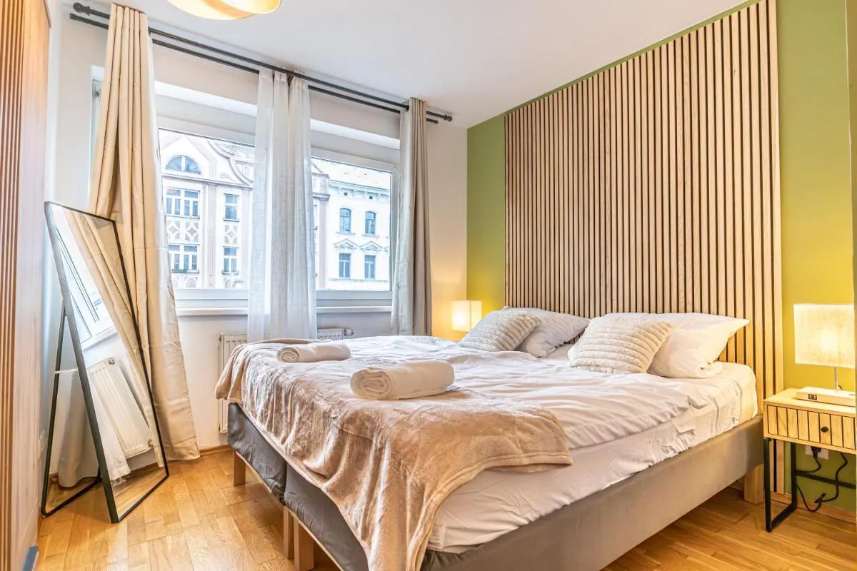 Charming 1BR, Steps from Reumannplatz U1 - 2