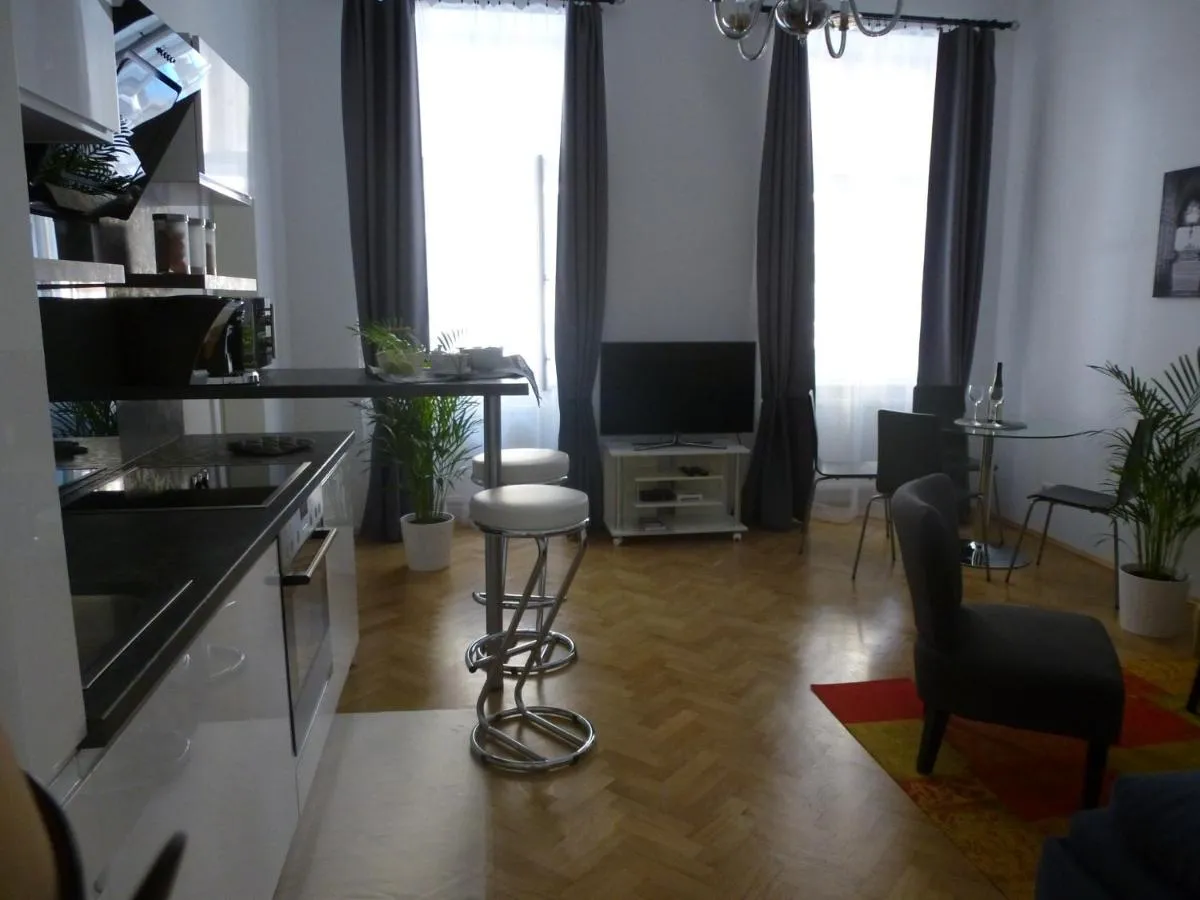 Charming Viennese Home - 3