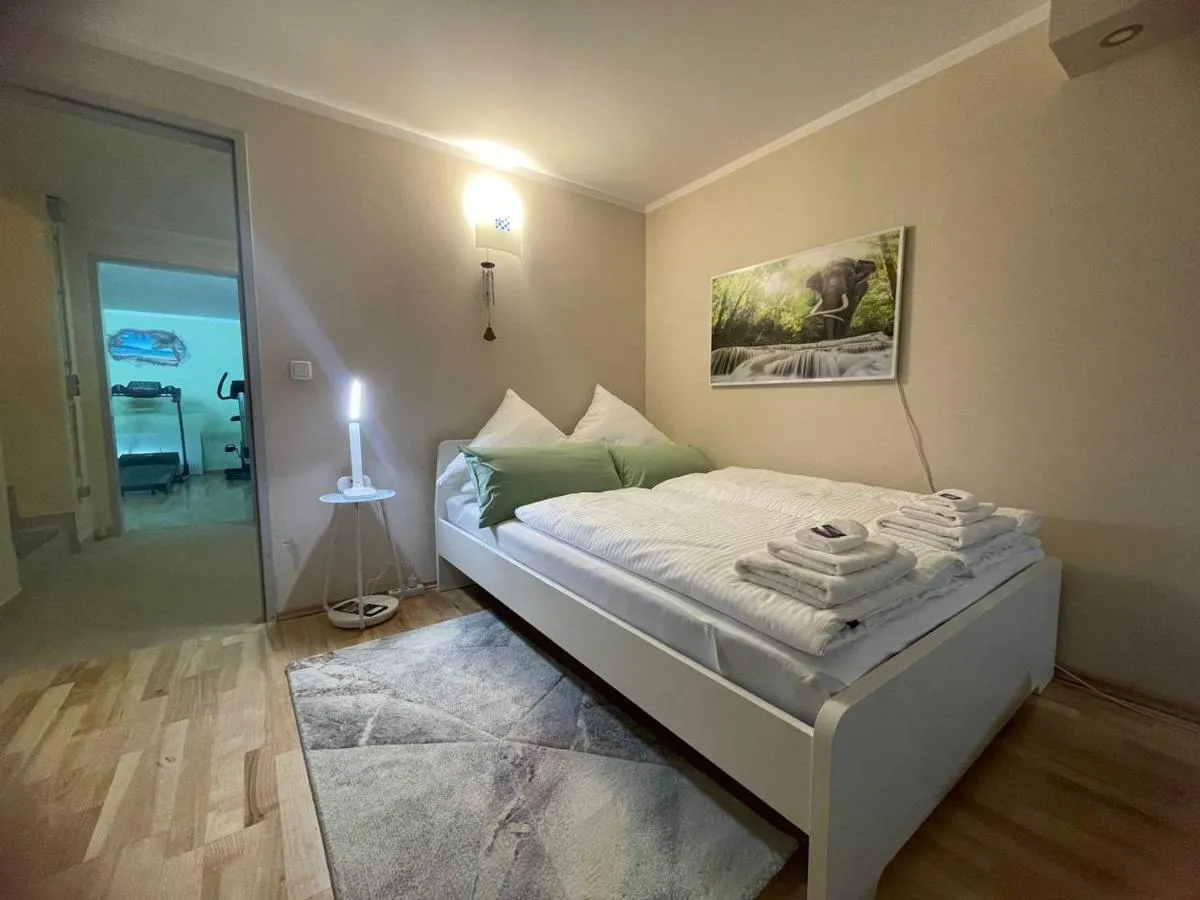City and Wellness Oase, House floor, garden, jacuzzi, small breakfast, close to U1 station - 3