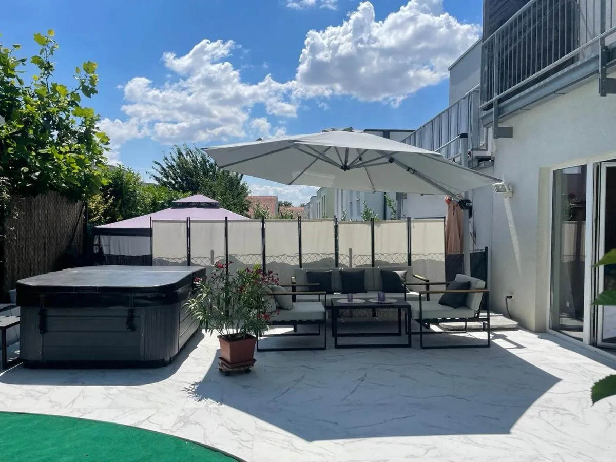 City and Wellness Oase, House floor, garden, jacuzzi, small breakfast, close to U1 station - 2