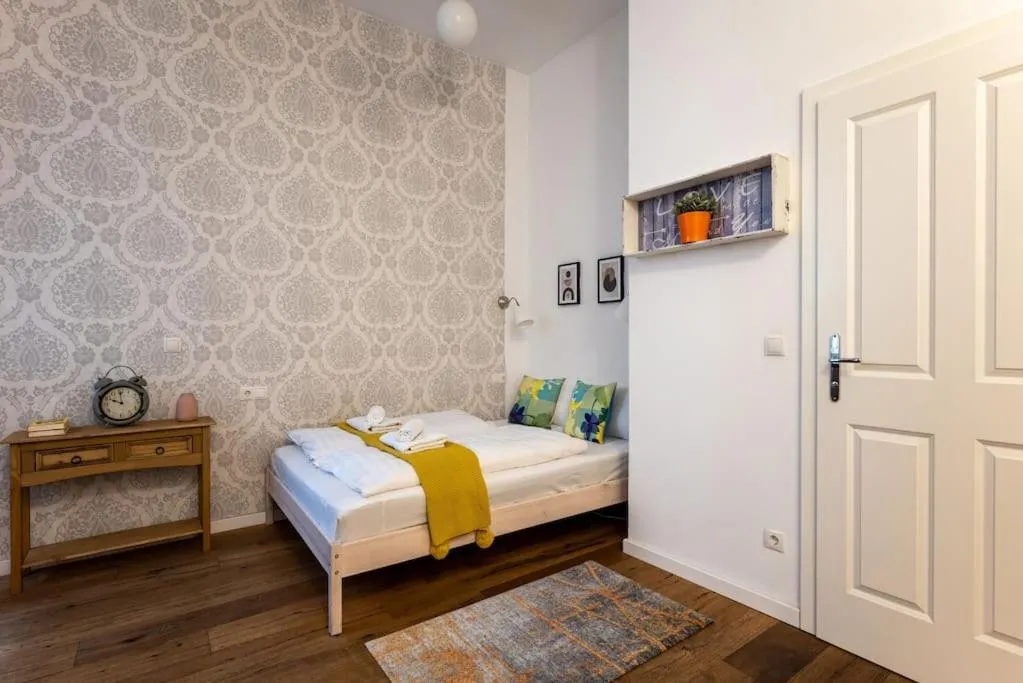 Compact Studio Near Center by HM - 2