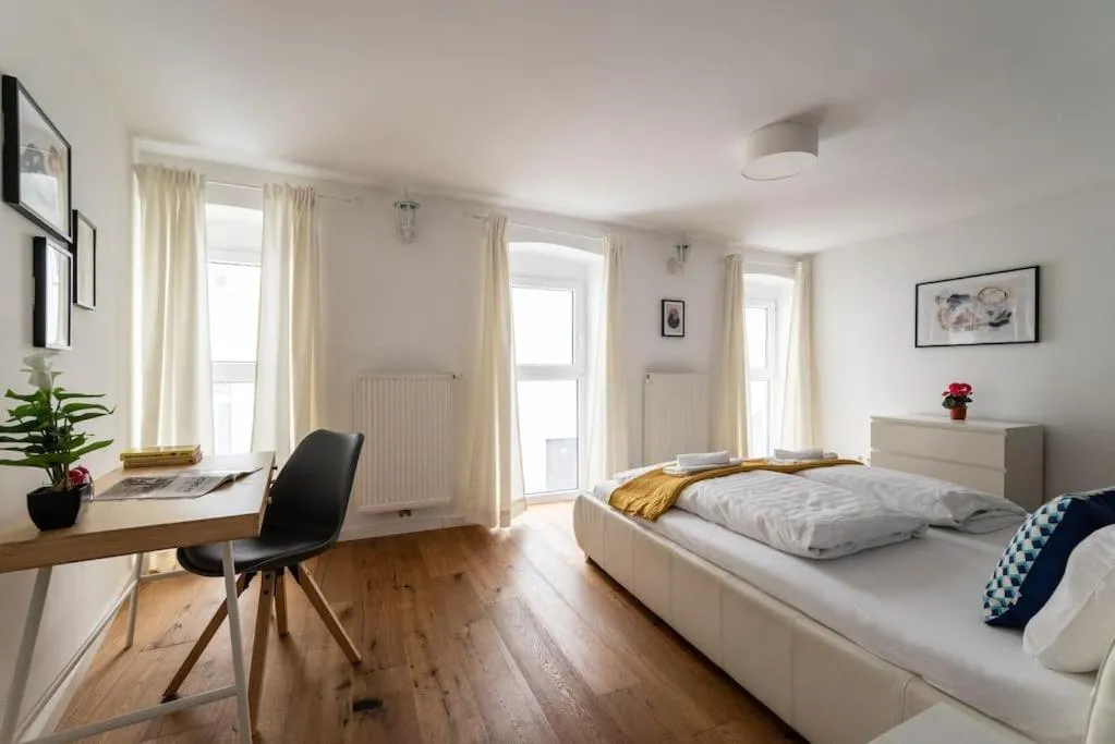 Cozy 1BR Duplex Near Center by HM - 2