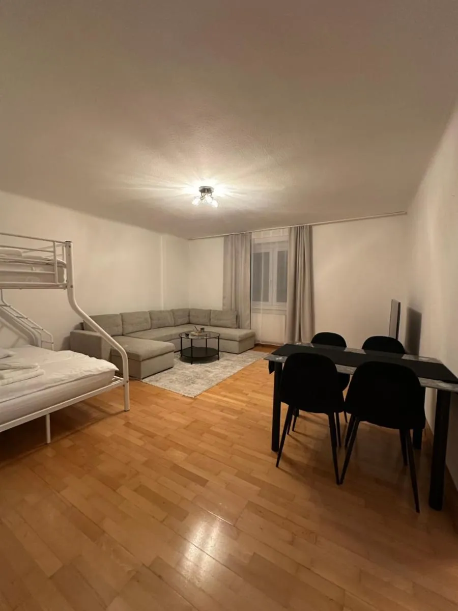 Cozy 2-Bedroom Retreat Near Subway and City Center - 2