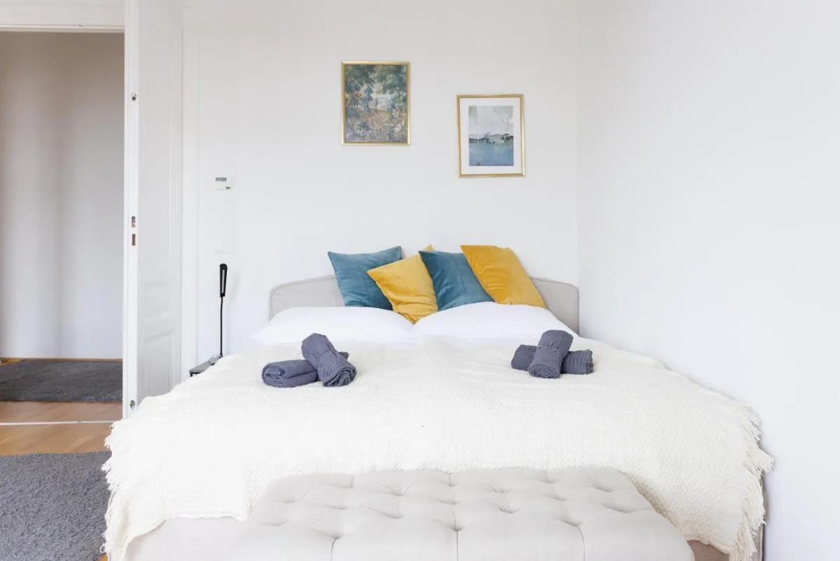 Cozy City Center Apartment - 2