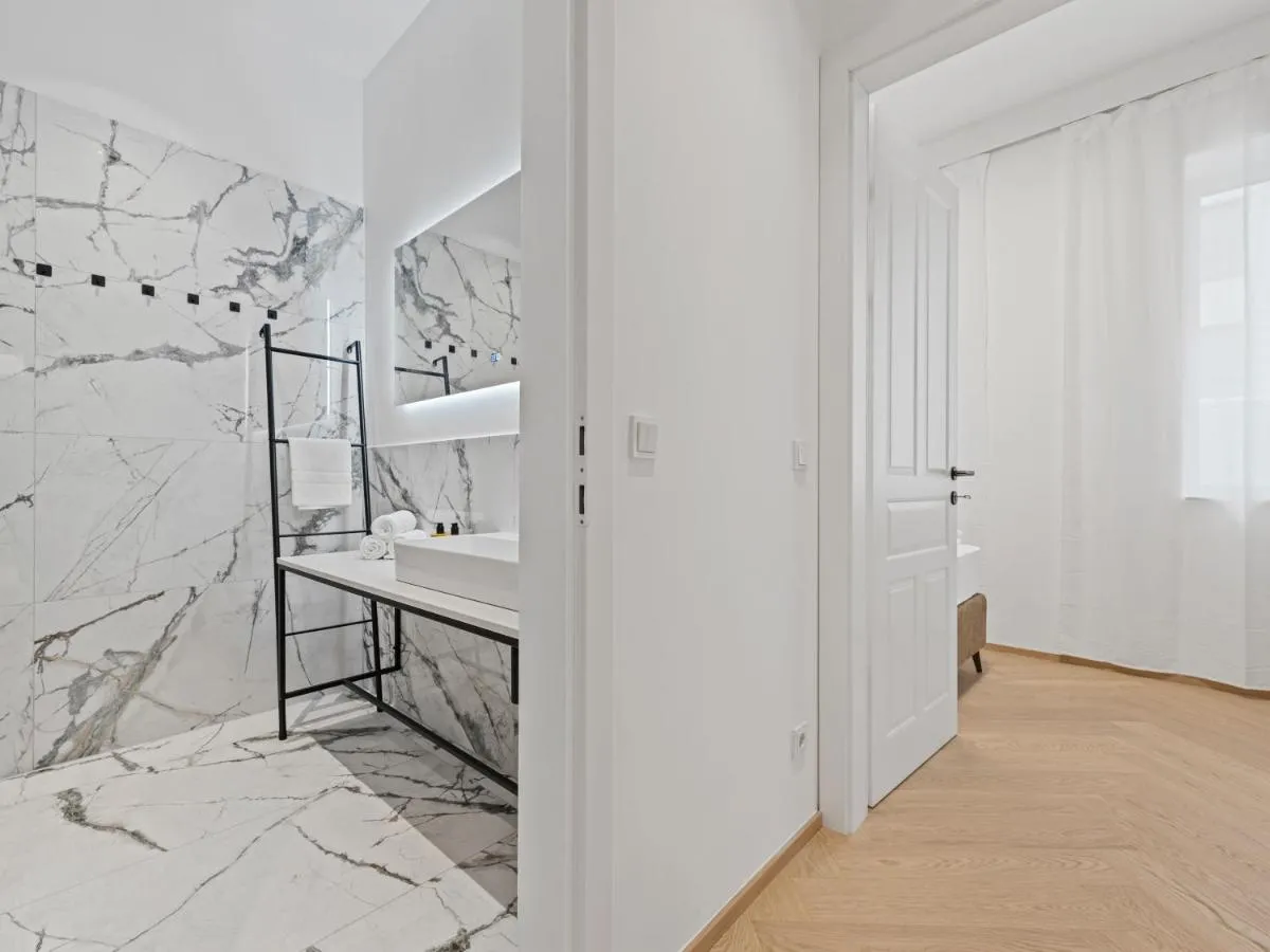 Door No 5 by GT7 Hospitality - 3