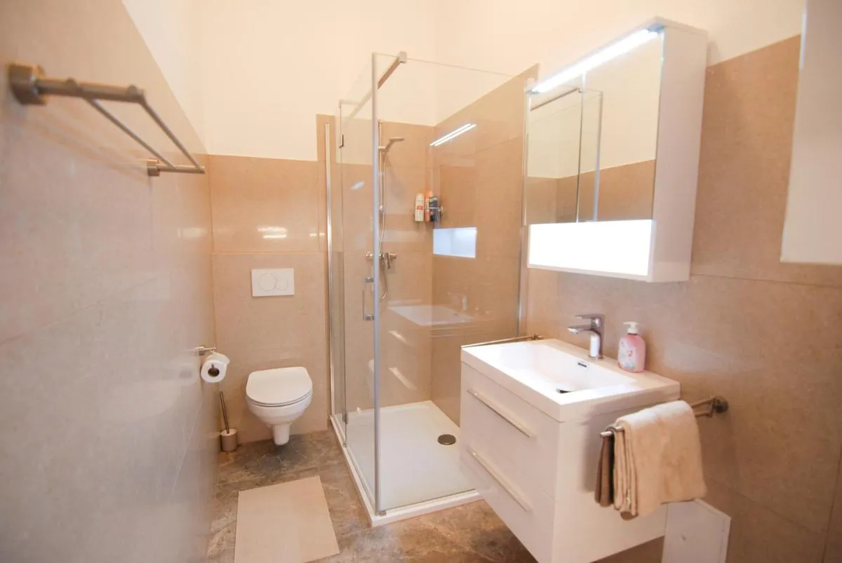 Elegante Altbauwohnung alles NEU!! - 3