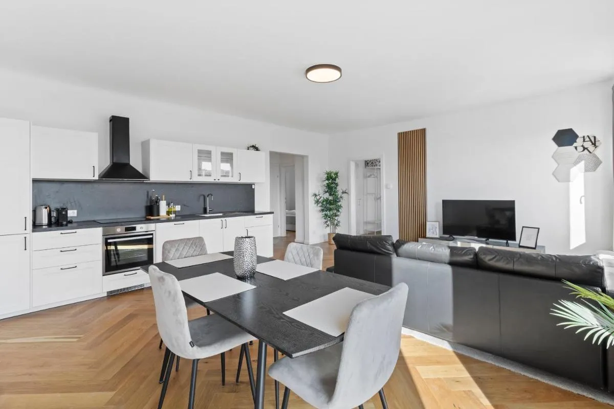 FeelHome-Balkon-Zentrum-6 Gäste-WiFi-Smart TV - 3