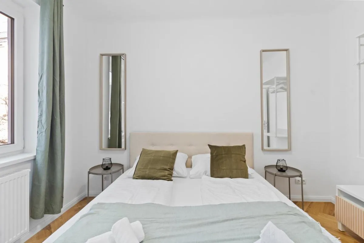 FeelHome-Balkon-Zentrum-6 Gäste-WiFi-Smart TV - 2