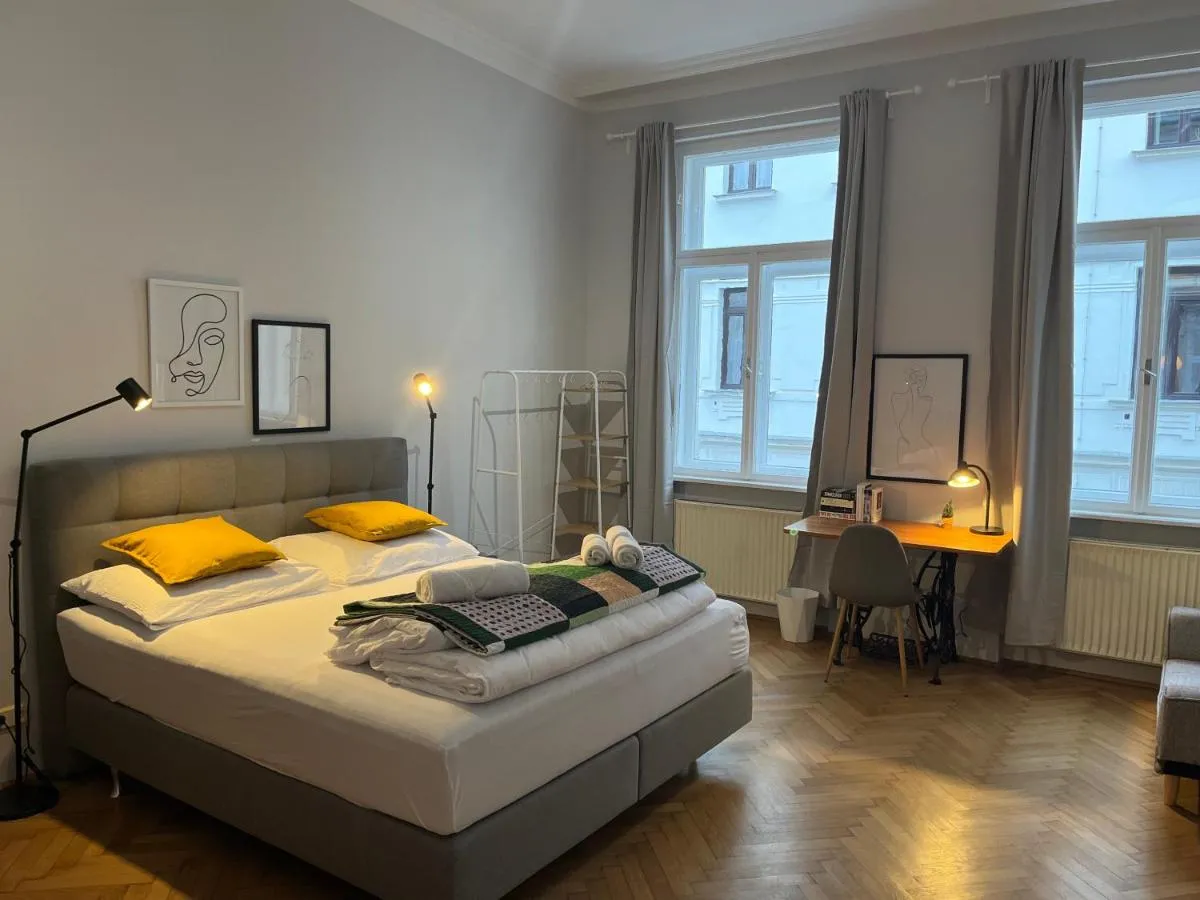 Großzügiger Wiener Altbau gleich neben Schönbrunn - 2