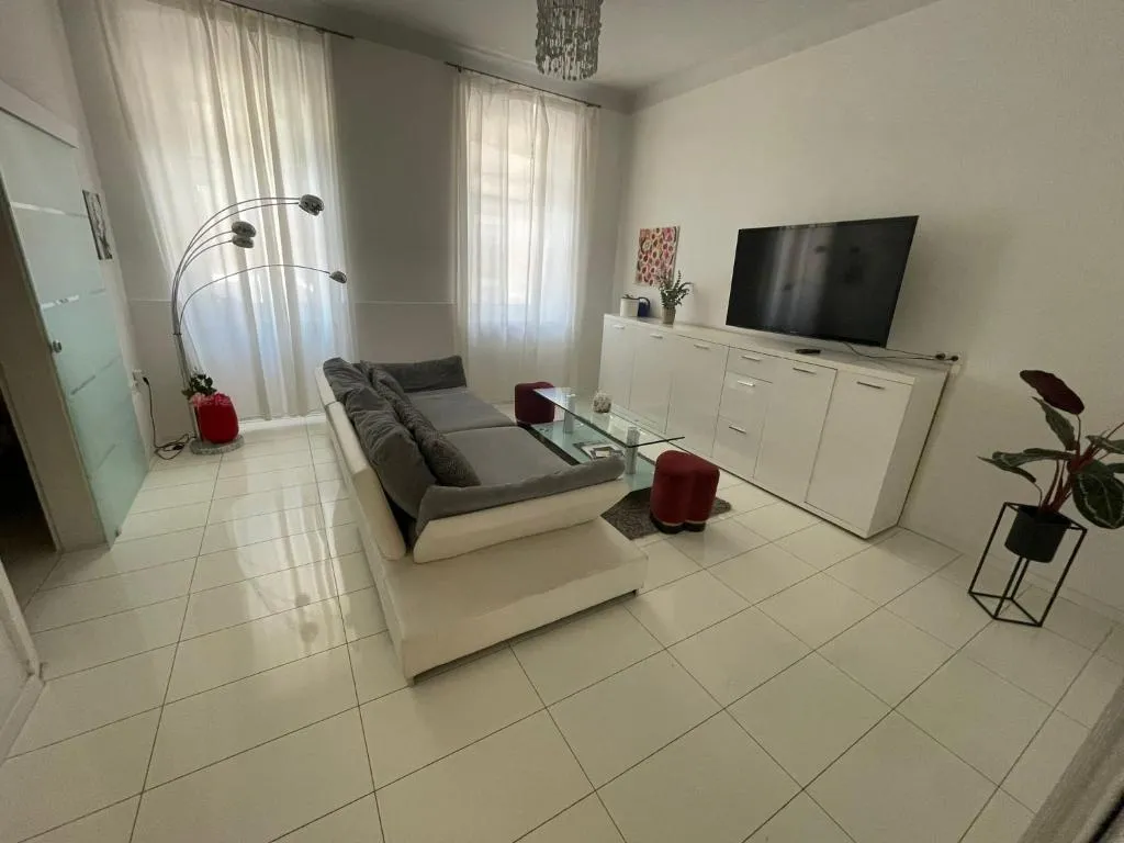 Großzügiges 85m2 City-Apartment – 2 Schlafräume, Hundefreundlich, Westbahnhof Nähe T4