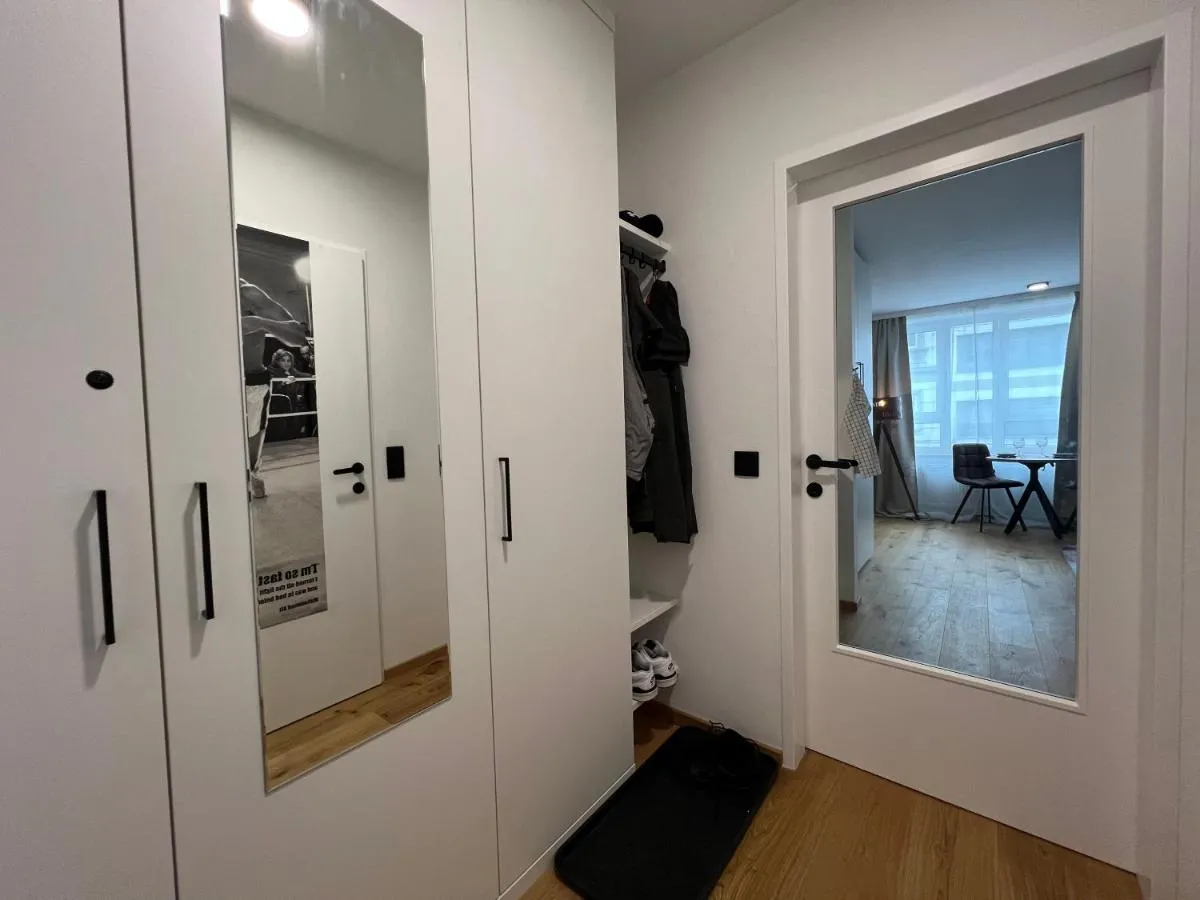 Kompaktes Zentrales Studio mit Parkplatz - 2