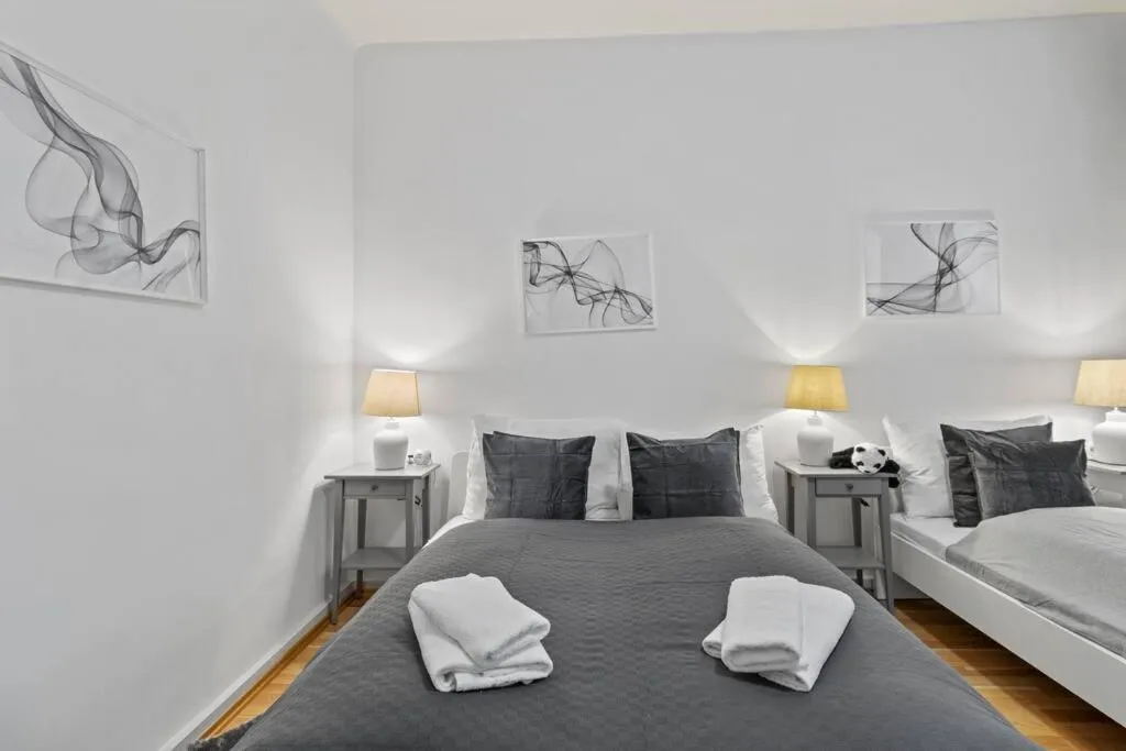 Modern Apartment close to Center – 2BR - 2
