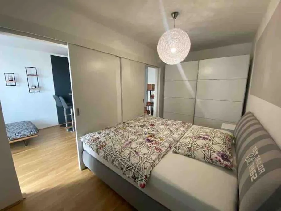 Moderne Wohnung in der Toplage inkl. Garage - 2