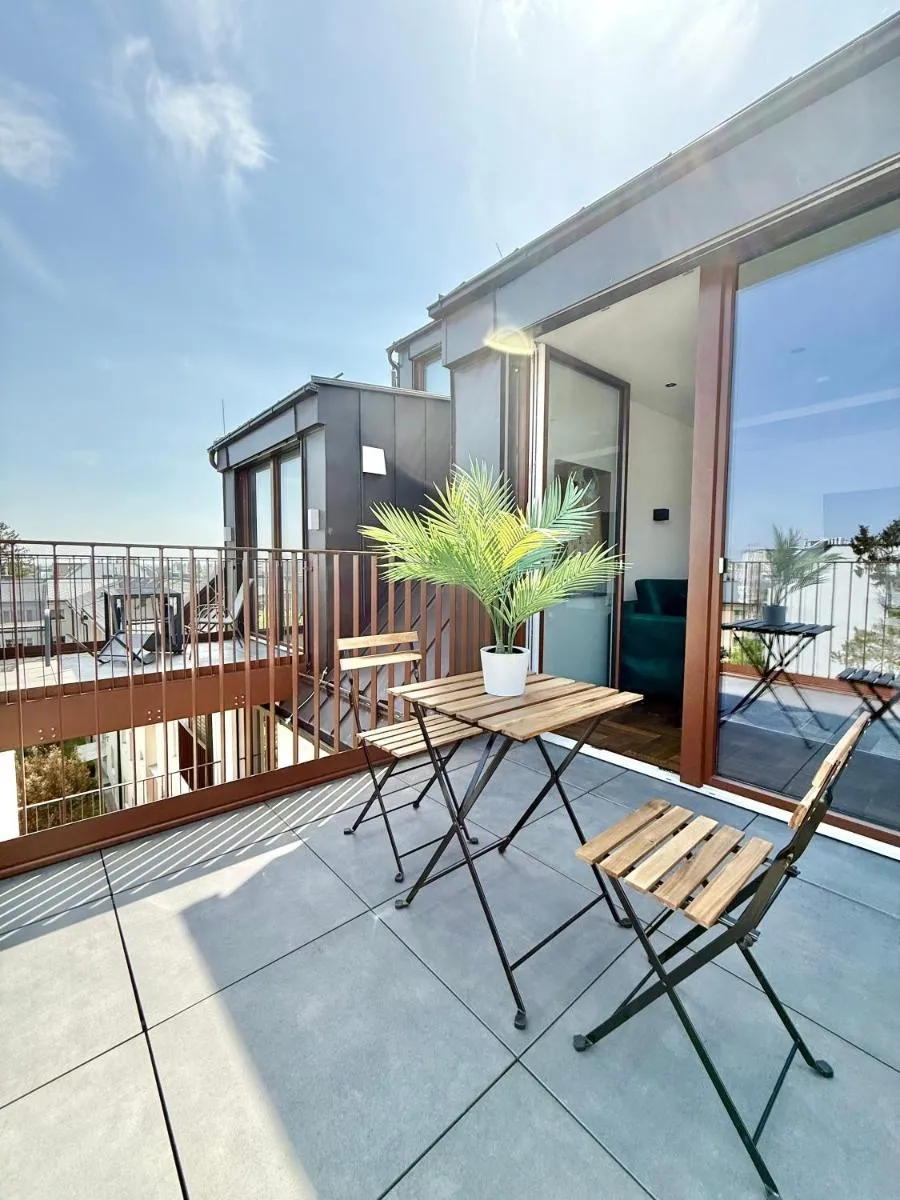 New York City Apartment Building with Concierge | EquityApartments.com