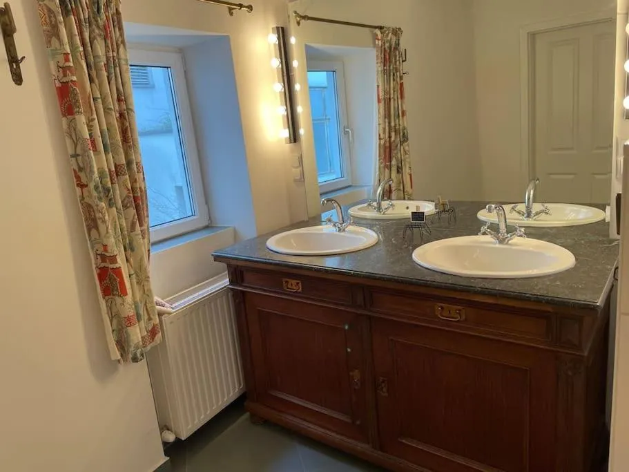 Quiet apartment close to center - 2