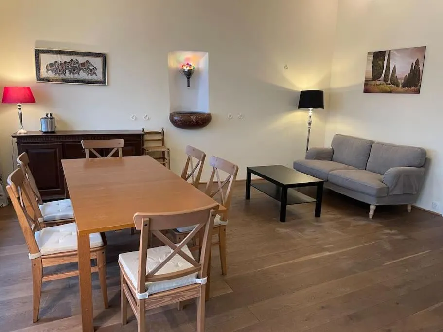 Quiet apartment close to center - 3