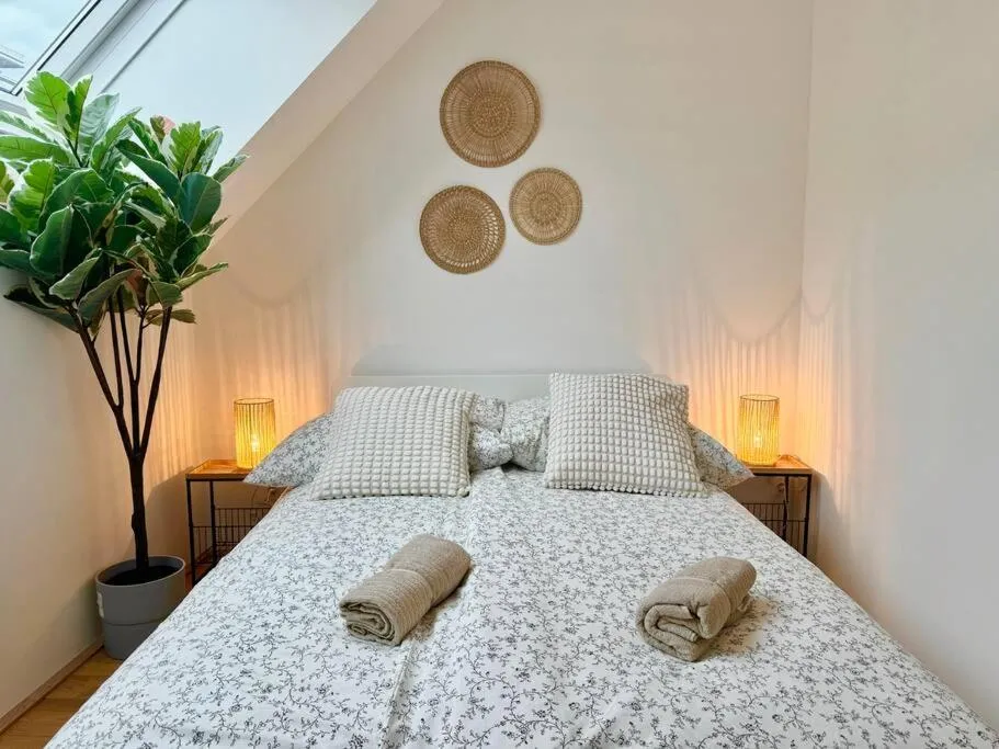 Rooftop Apartment with Balcony & Free Parking - 2