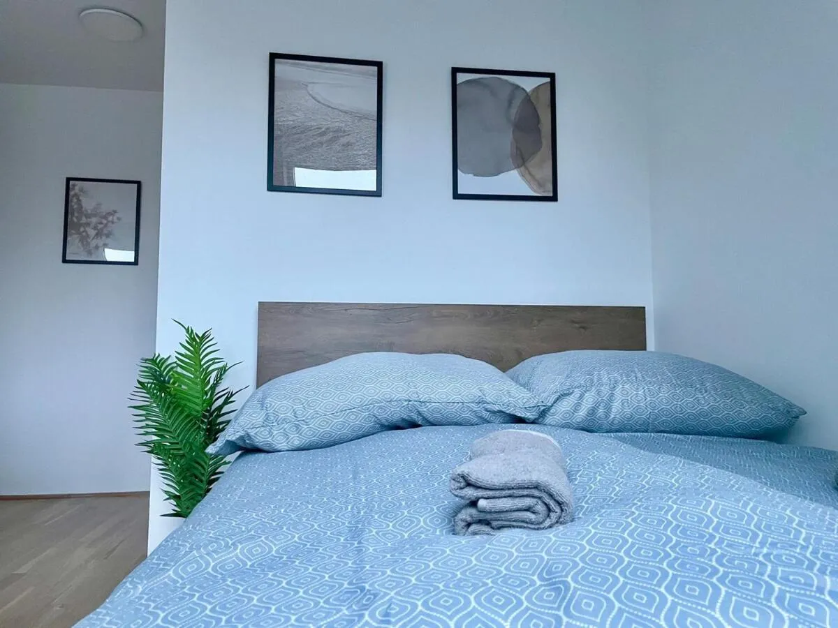 Rooftop Modern Apartment with Free Parking - 2