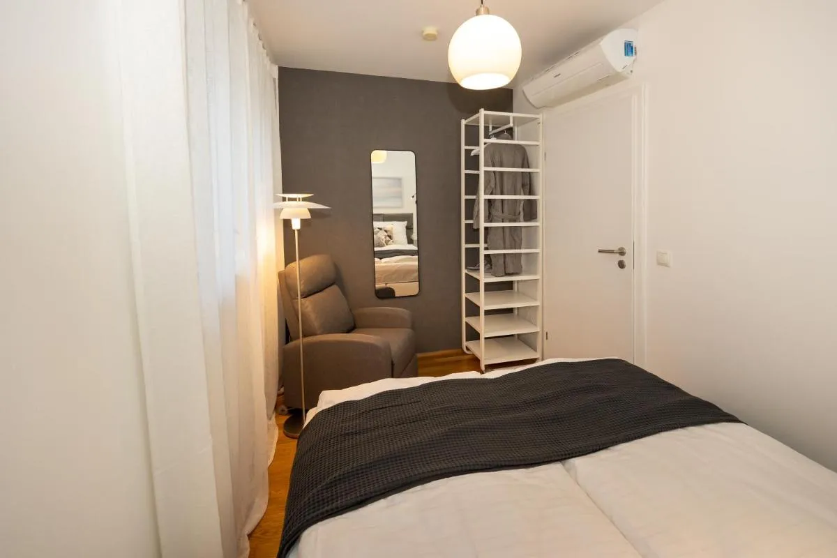 Rooftop cozy apartment near innerstadt with AC - 2
