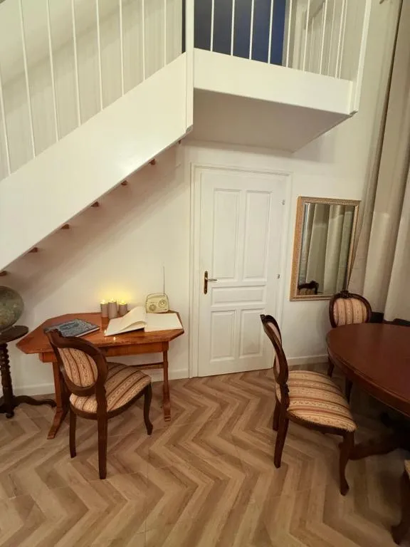 Schonbrunn Classic Apartment Contactless Check IN