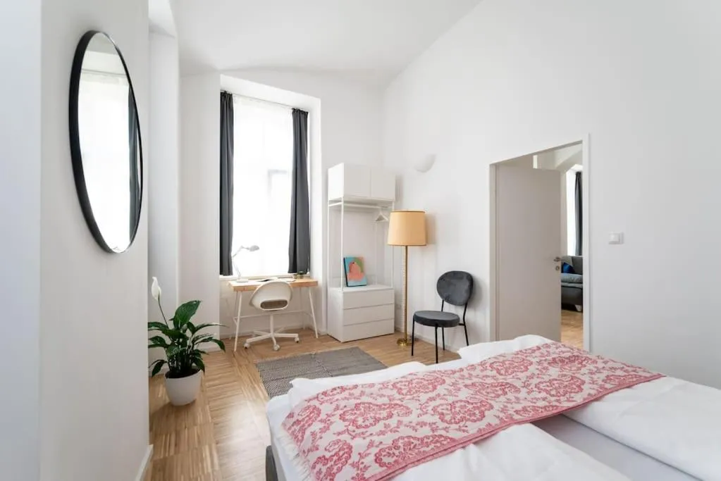 Spacious 2BR Near Attractions by HM - 2