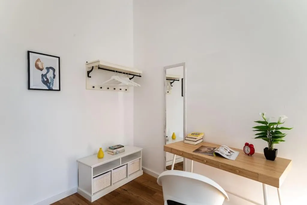 Spacious 2BR by Metro and Center by HM - 3