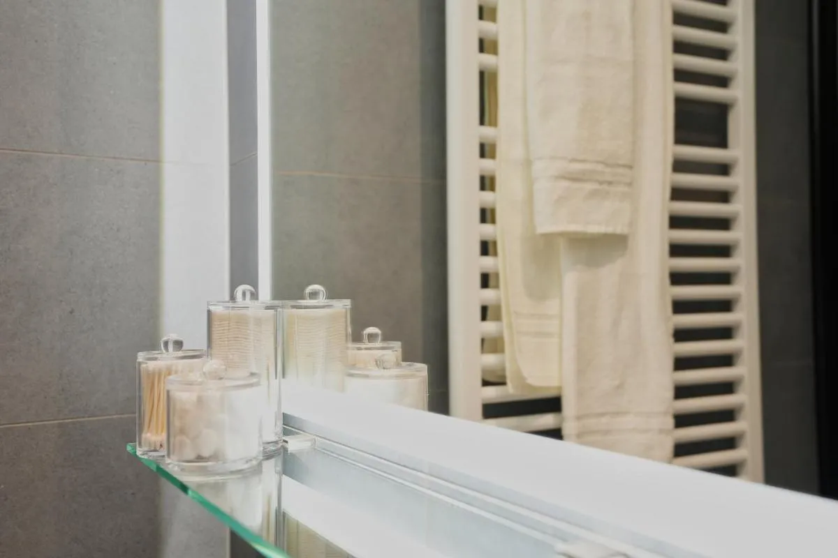 Stay in style at “Carl’s Design Residences” – Modern design meets green comfort l free parking & great connection to city center - 3