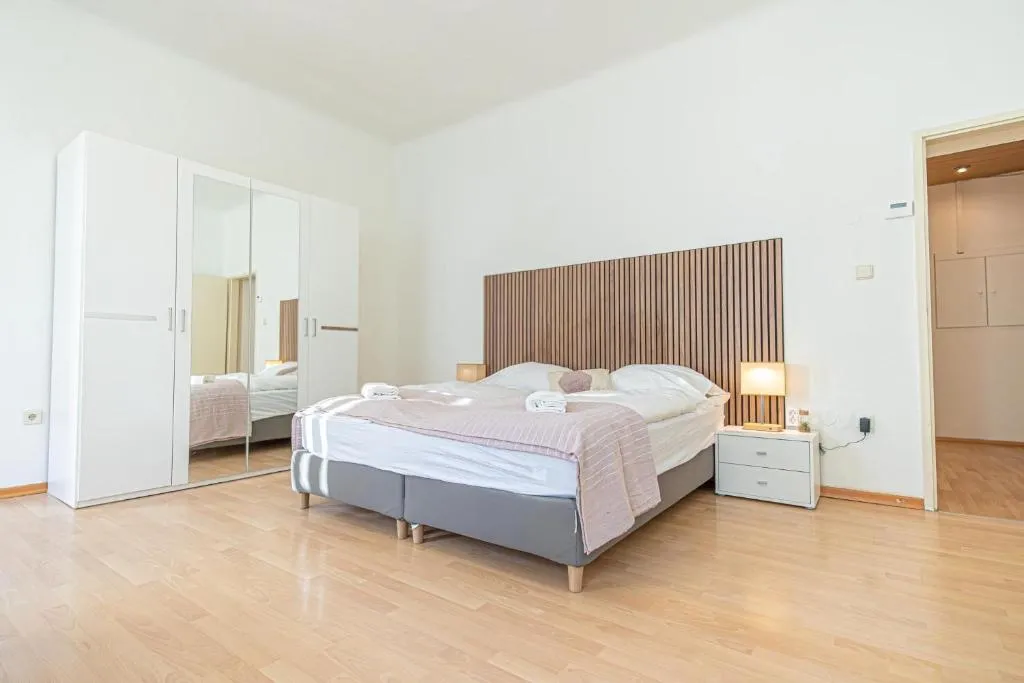 Stylish 2BR Apartment For 5P, Prime Location