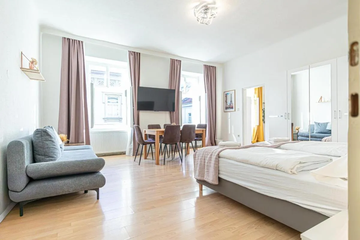 Stylish 2BR Apartment For 5P, Prime Location - 2