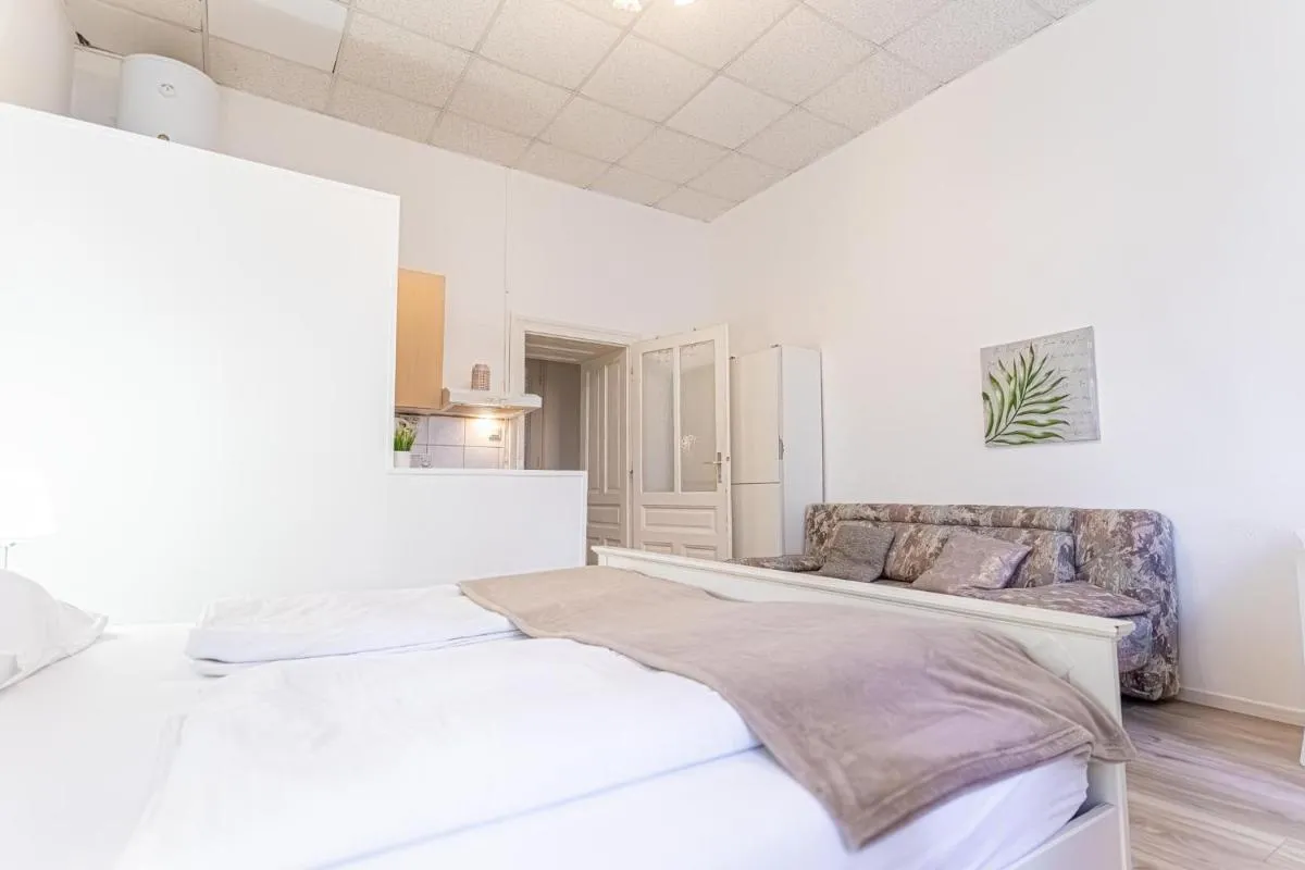 Stylish Small & cozy Apt – Ideal for Longstays - 2