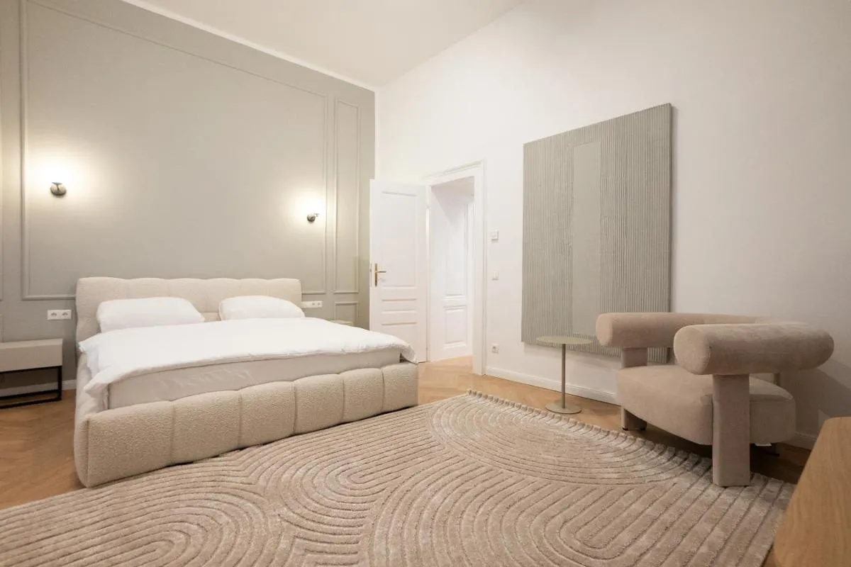 Stylish & Modern 90m2 Flat in Prime Location - 2