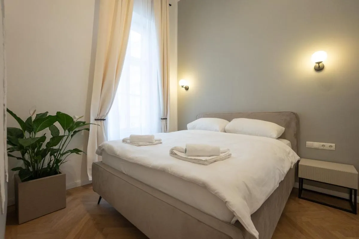 Stylish & Modern 90m2 Flat in Prime Location - 3