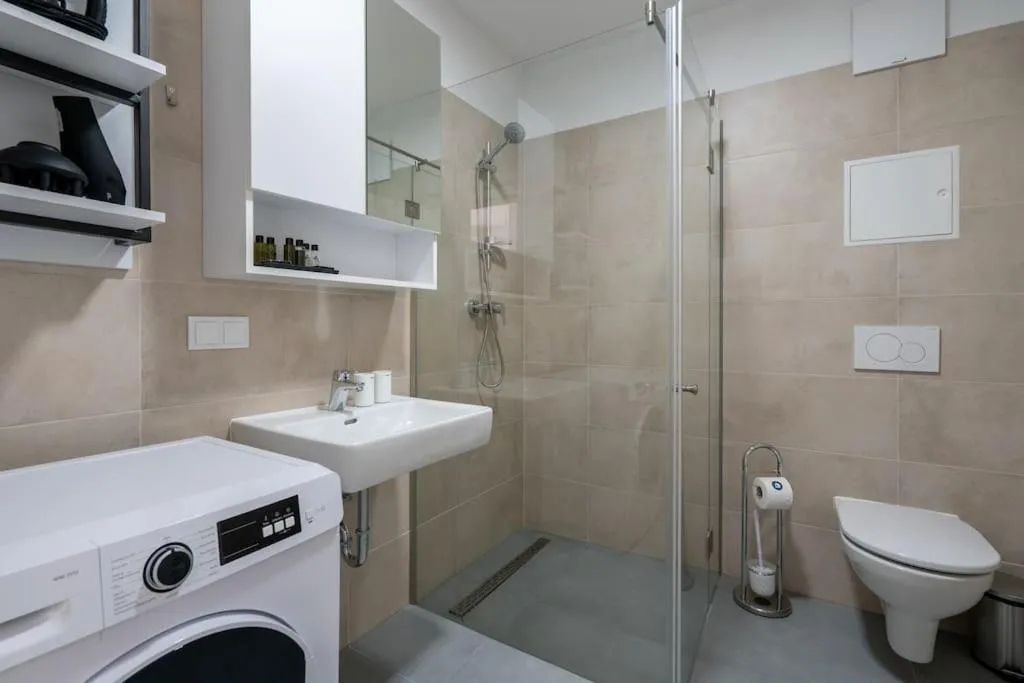 Sunny 1BR Home with Balcony by HM - 3