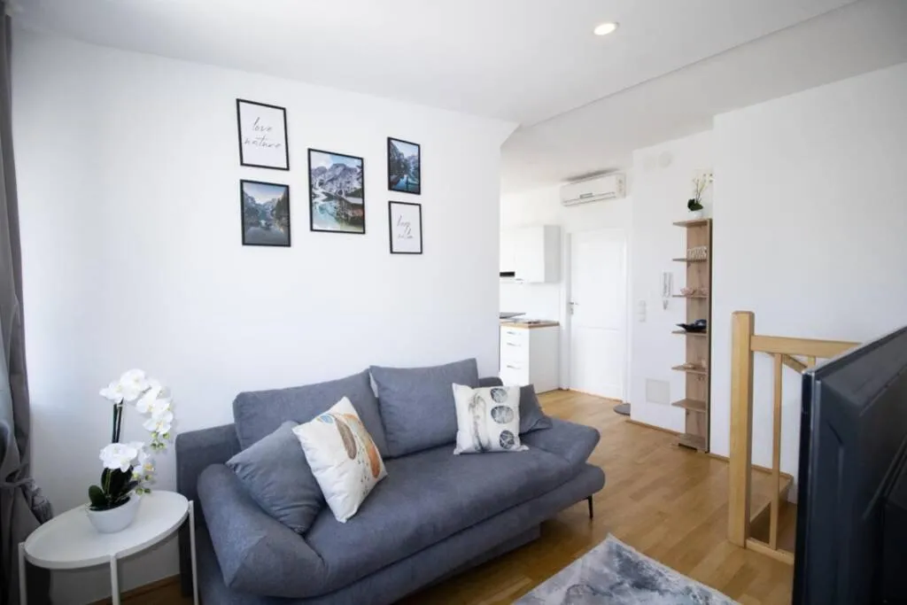 Sunny & Cozy Penthouse with Balcony l DG4’14