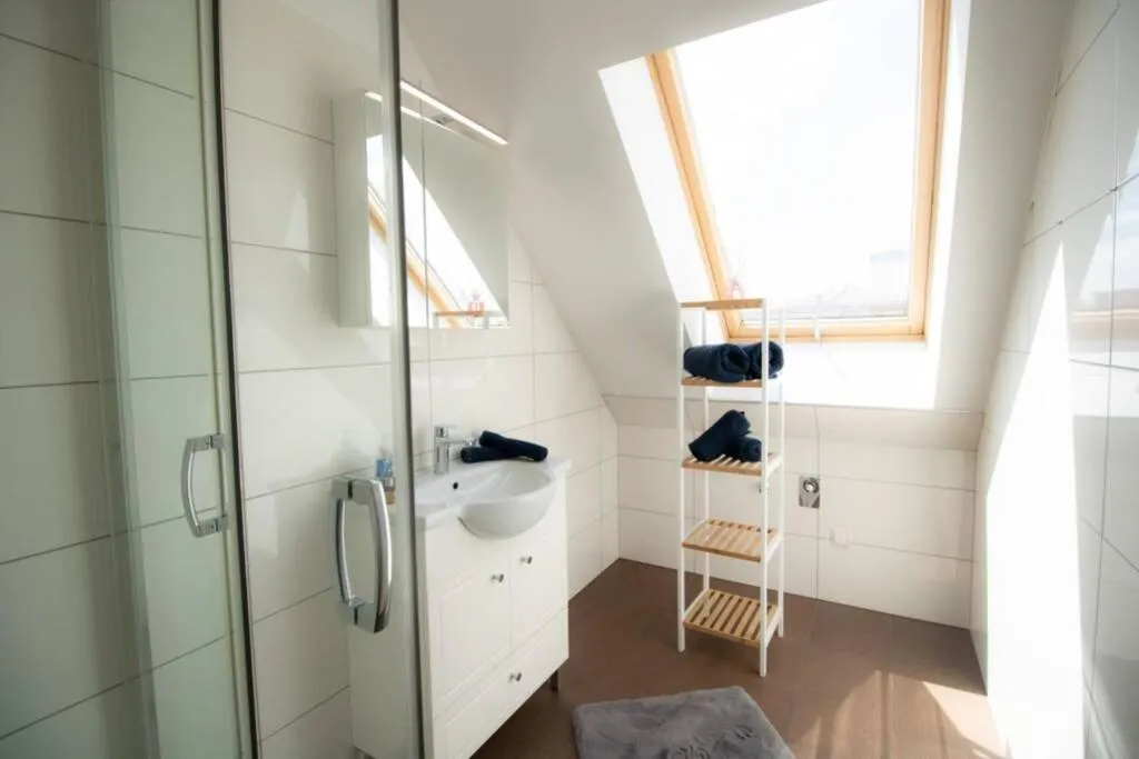 Sunny & Cozy Penthouse with Balcony l DG4’14 - 3