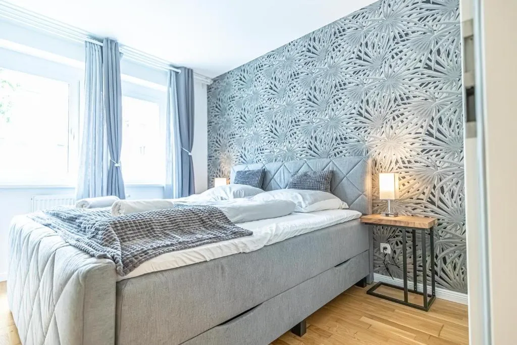Sweet 1BR & 1LR with Balcony, 9-Min to City Center