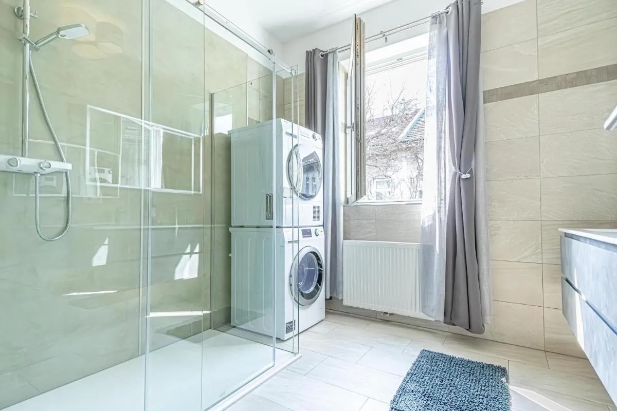 Sweet 2BR & 1LR Apartment, Around Donaustadt - 3
