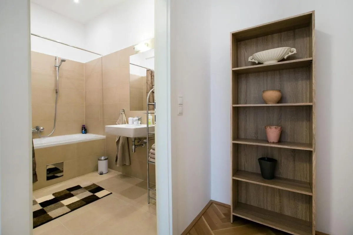 The Barts Apartments – Self Check-in - 3