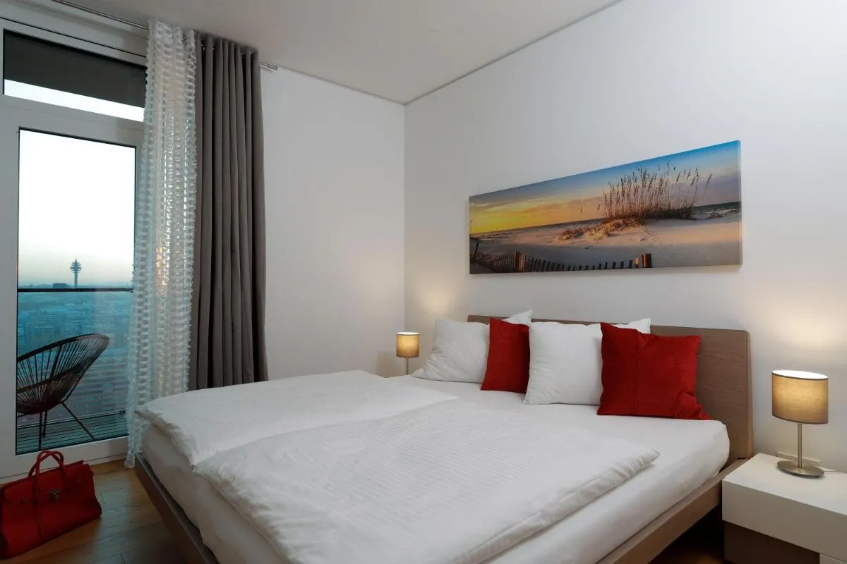 Triiiple Suites Level 21 mit Balkon und Tiefgarage - 2