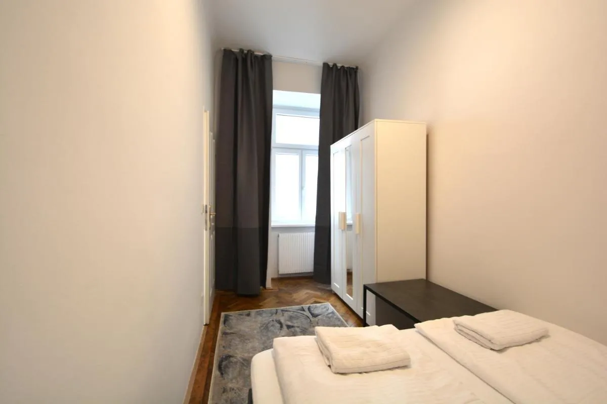 UNIVERSUM APARTMENT 4 - 2