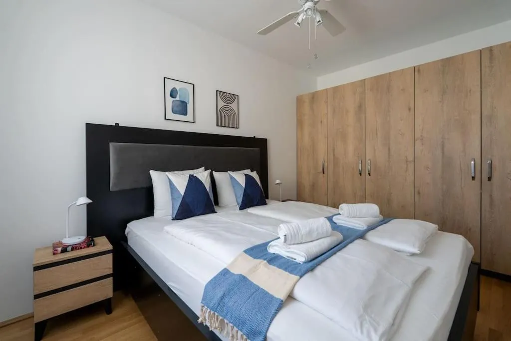 Urban 1BR Retreat, Easy City Link by HM - 2