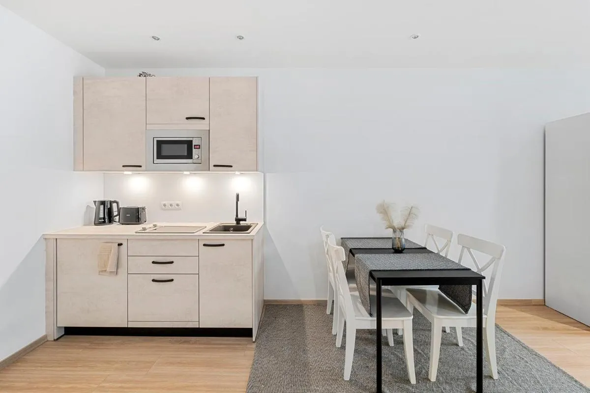 VibeStudio 301 – Central – AC – Near Parking - 3