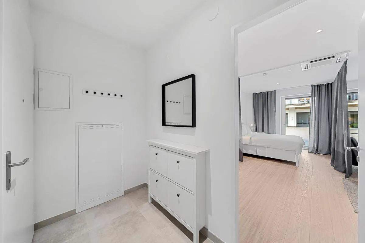 VibeStudio 302 – Central – AC – Near Parking - 2