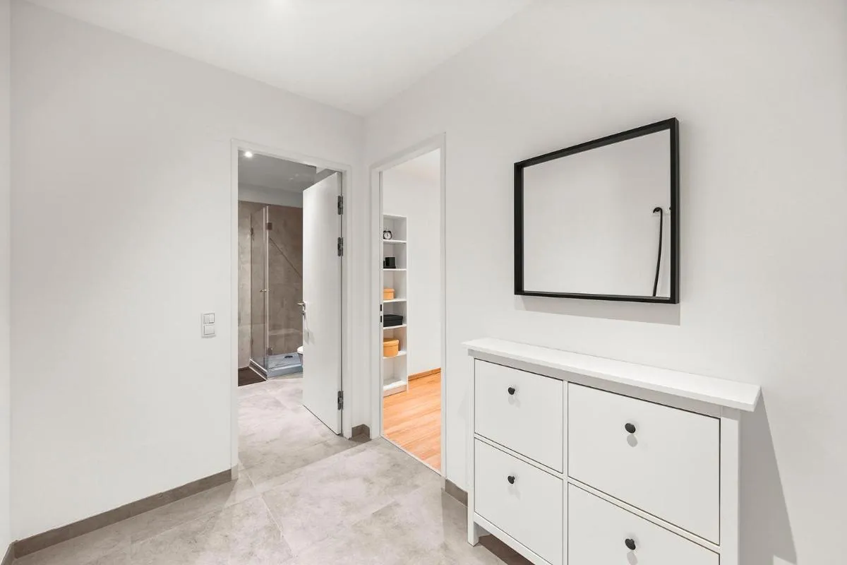 VibeStudio 404 – Central – AC – Near Parking - 2