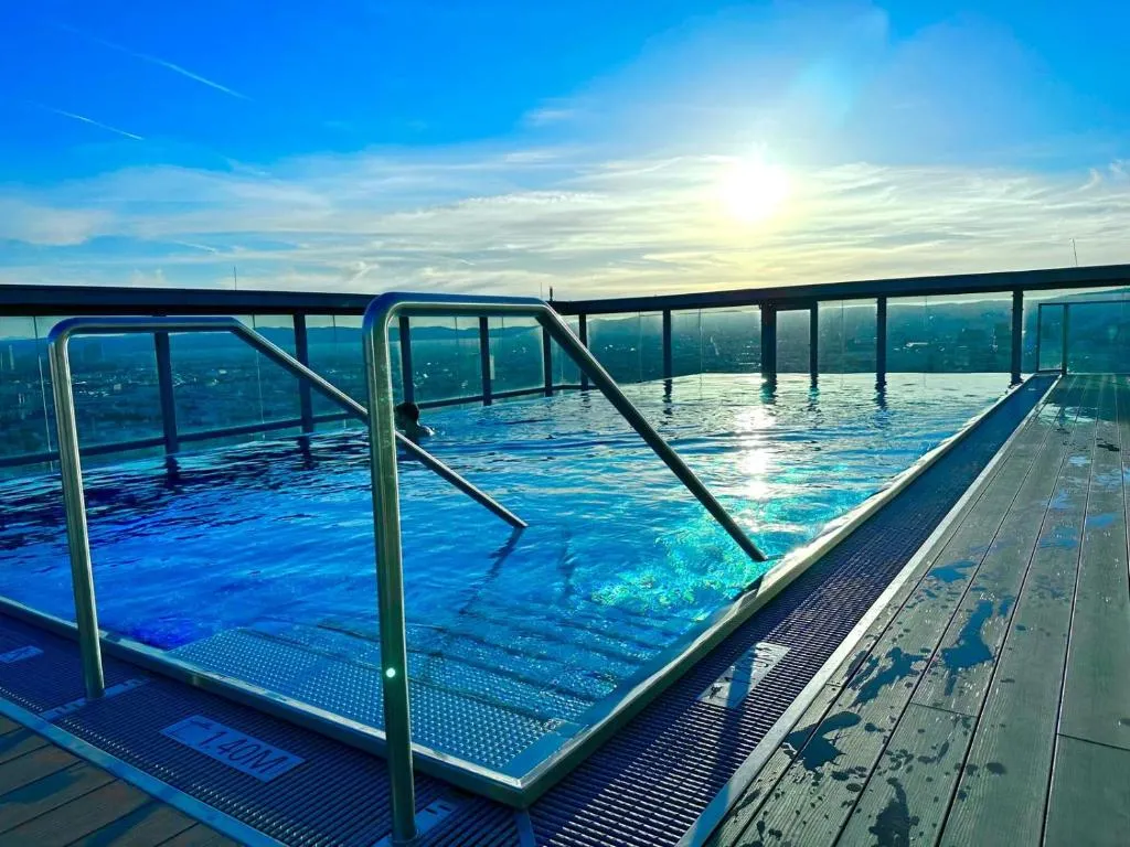 Vienna Sky Apartment I Rooftop pool I Netflix