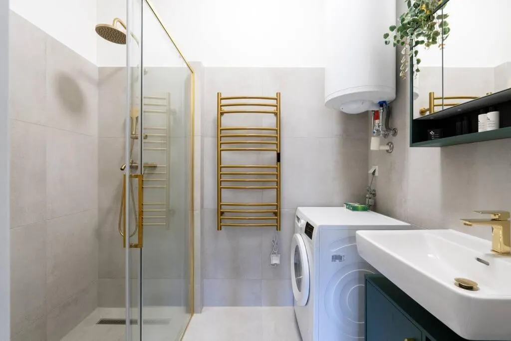 Vogue 2BR Suite, Near City Pulse by HM - 3