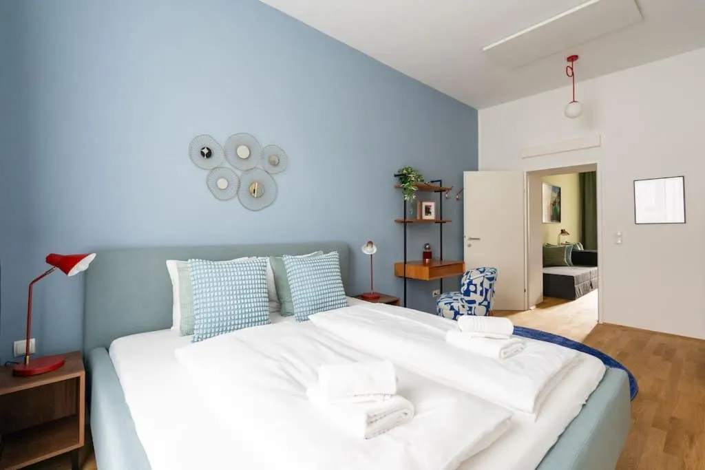 Vogue 2BR Suite, Near City Pulse by HM - 2
